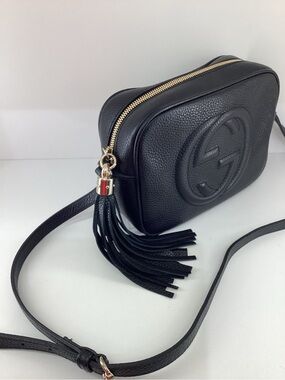 Pre Owned Gucci Black Pebbled Leather Soho Disco Crossbody Designer Bag.